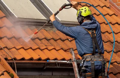Démoussage et hydrofuge de toiture à Arcon